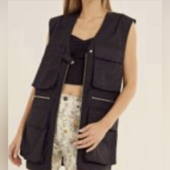 Urban Outfitters Women’s Black Oversized Structured Cargo Vest / Size S / NWT - Picture 1 of 7